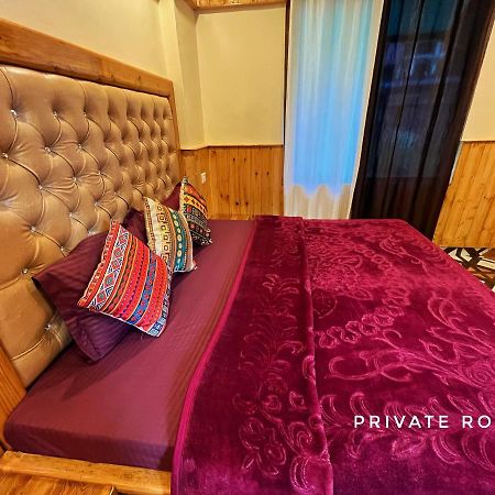 I Love Kasol Hostel & Rooftop Cafe 외부 사진