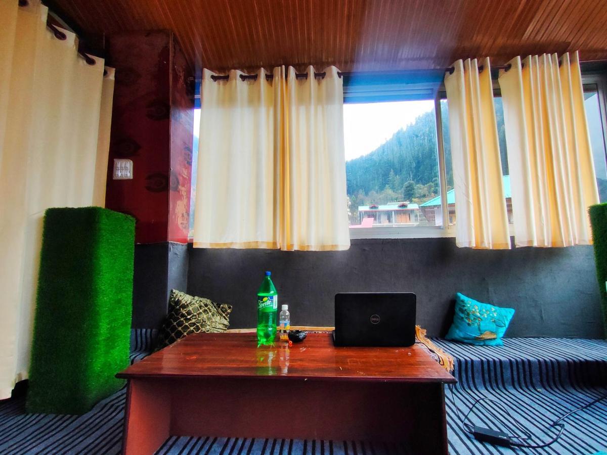 I Love Kasol Hostel & Rooftop Cafe 외부 사진