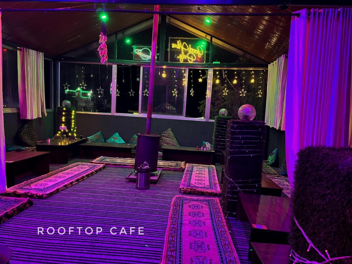 I Love Kasol Hostel & Rooftop Cafe 외부 사진